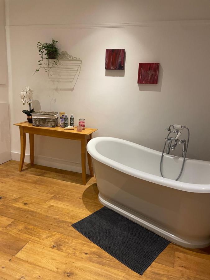 Traditional English 4 Bedroom Home In Greenwich Plumstead  Eksteriør billede